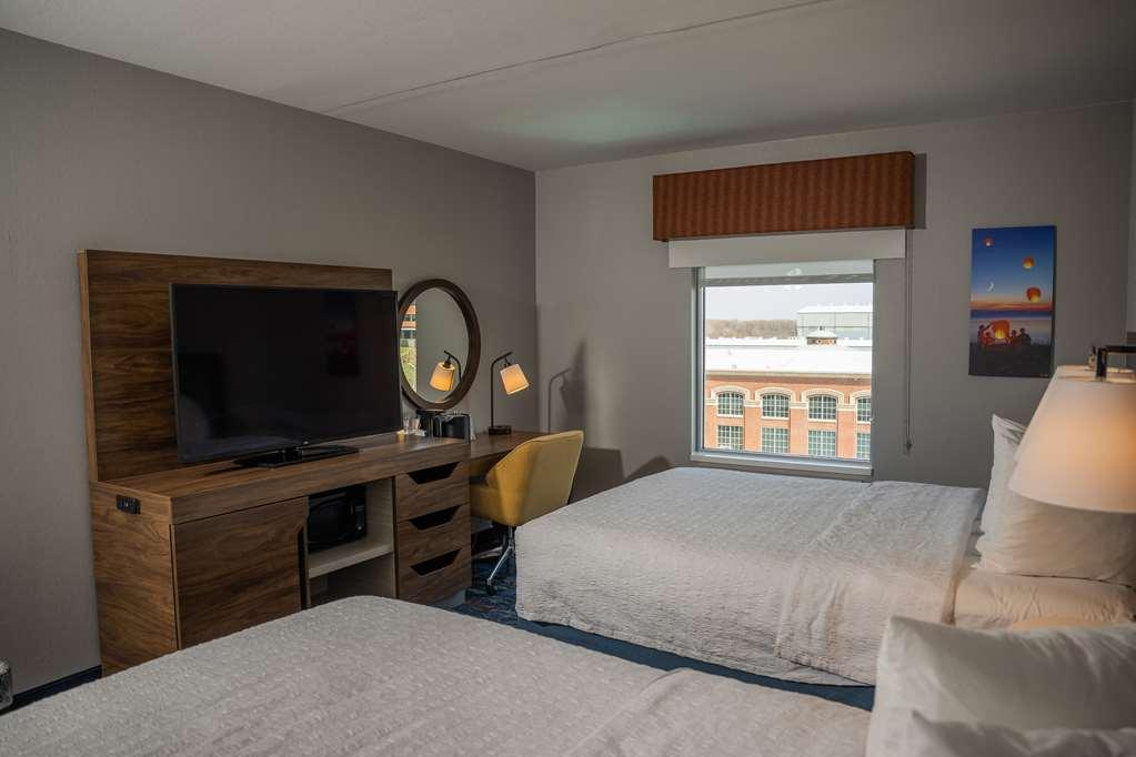 Hampton Inn & Suites Erie Bayfront Rum bild