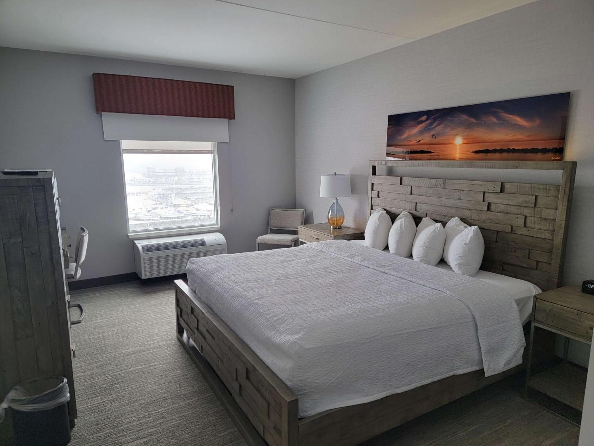 Hampton Inn & Suites Erie Bayfront Exteriör bild