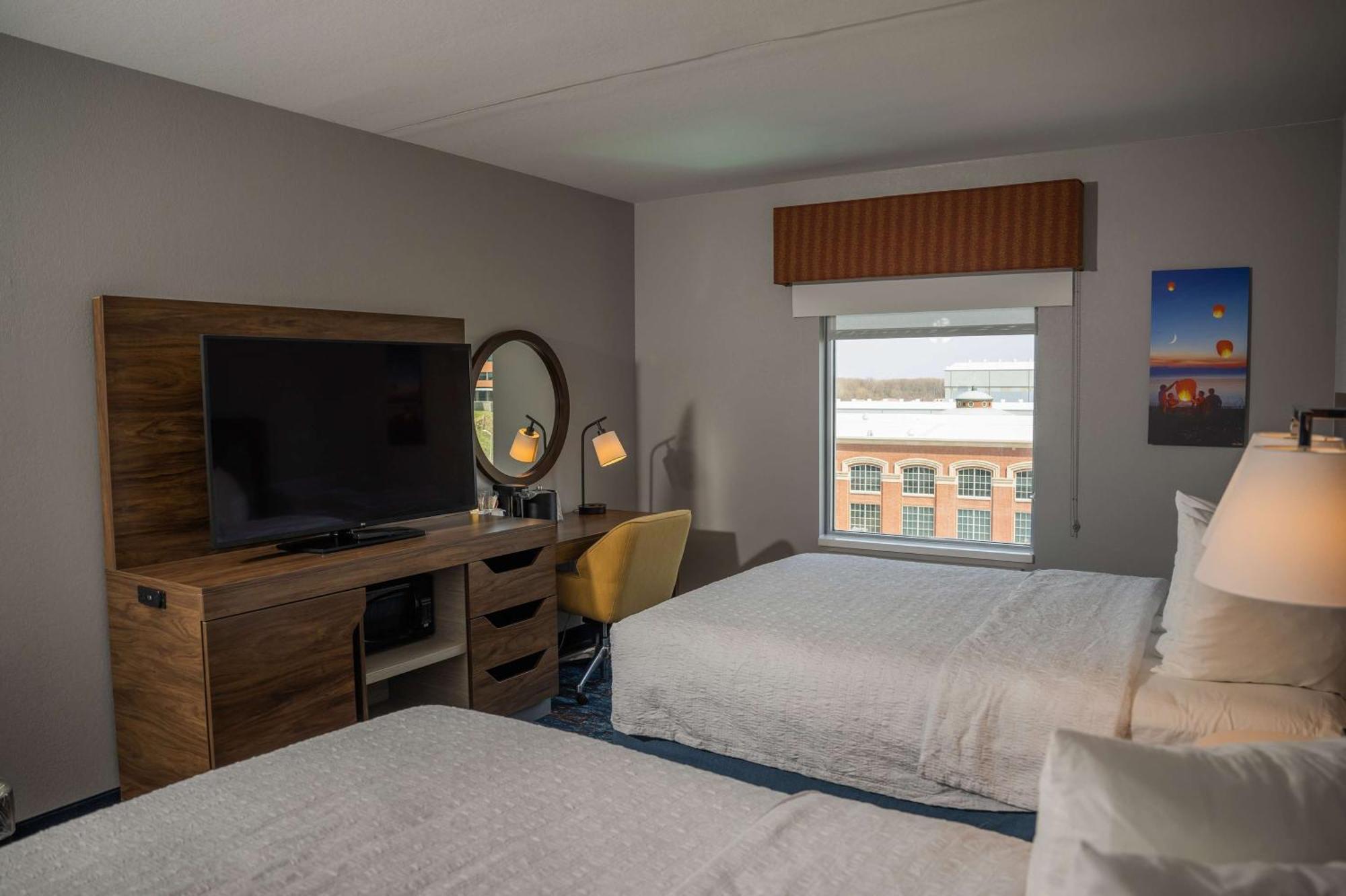 Hampton Inn & Suites Erie Bayfront Exteriör bild