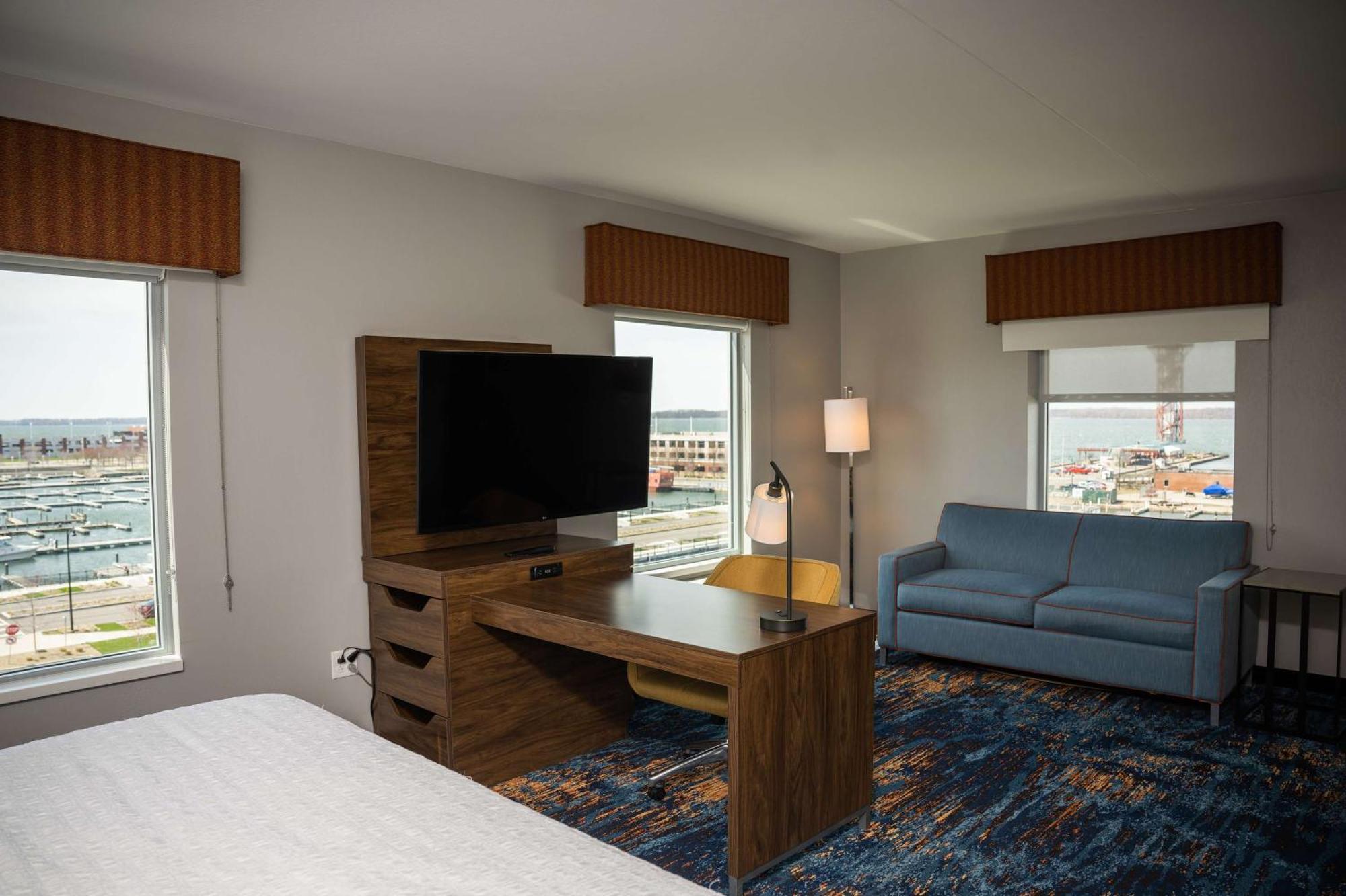 Hampton Inn & Suites Erie Bayfront Exteriör bild