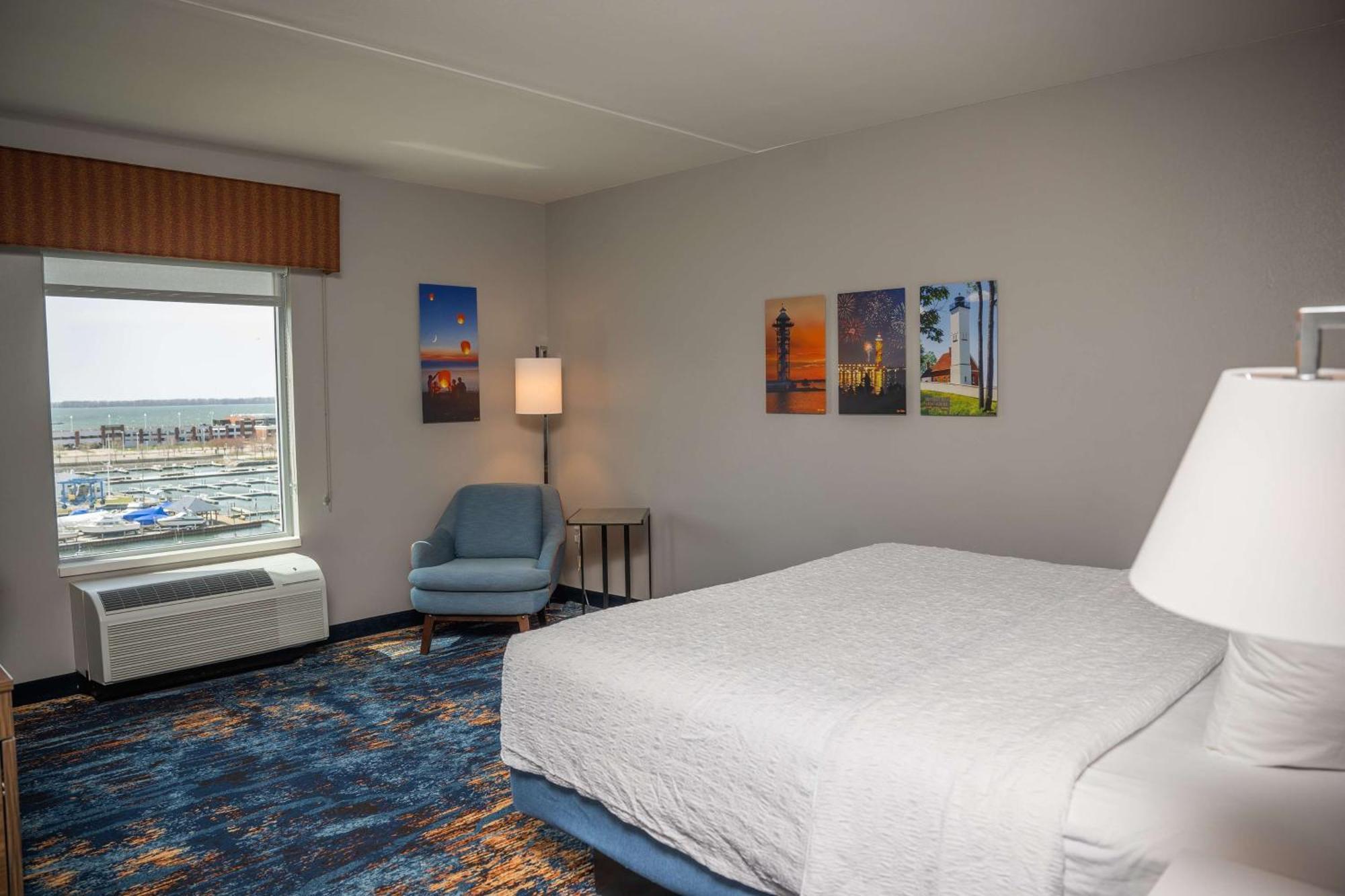 Hampton Inn & Suites Erie Bayfront Exteriör bild