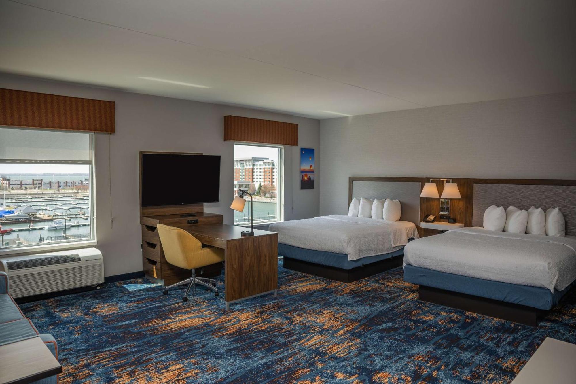 Hampton Inn & Suites Erie Bayfront Exteriör bild