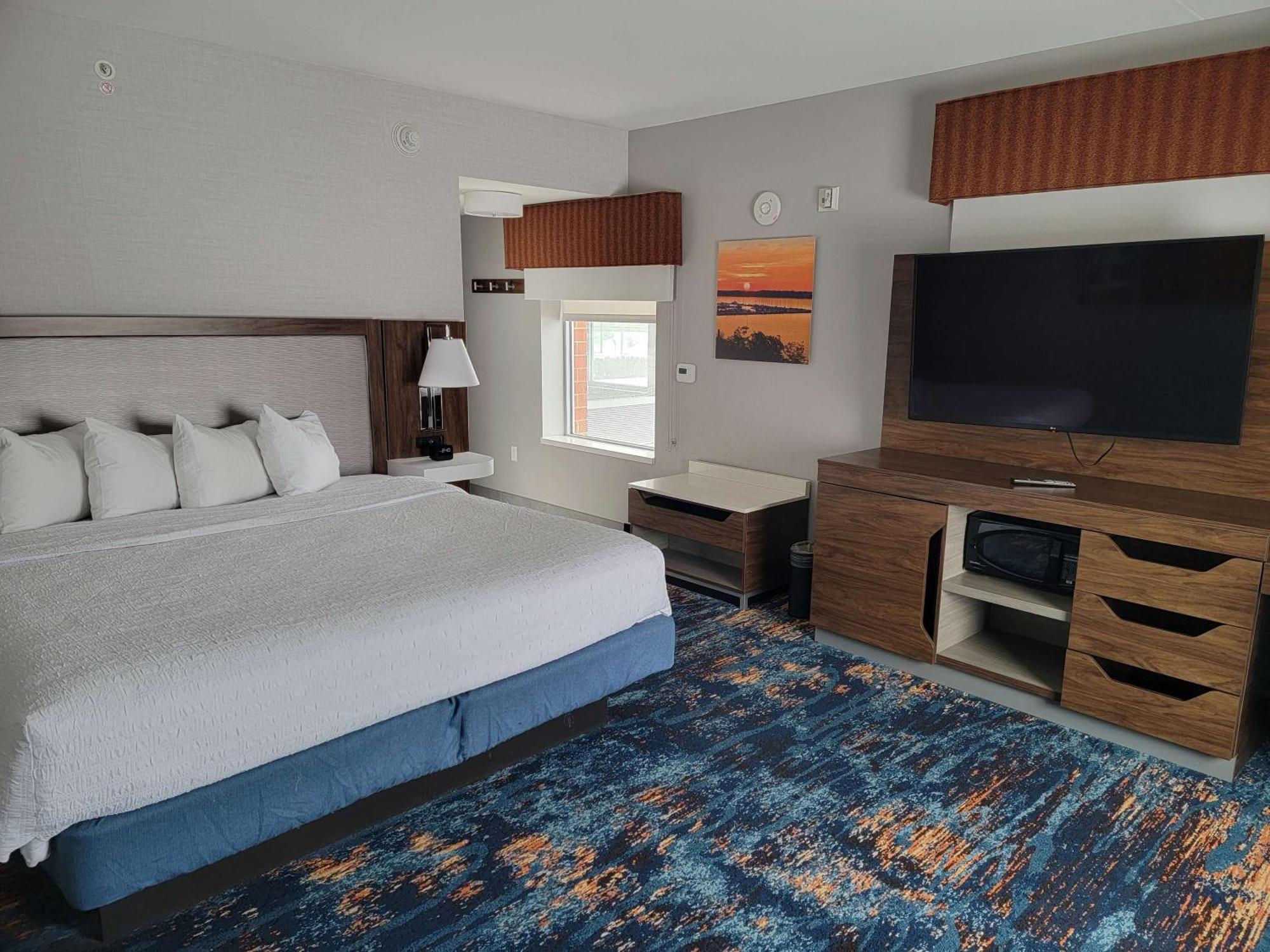 Hampton Inn & Suites Erie Bayfront Exteriör bild