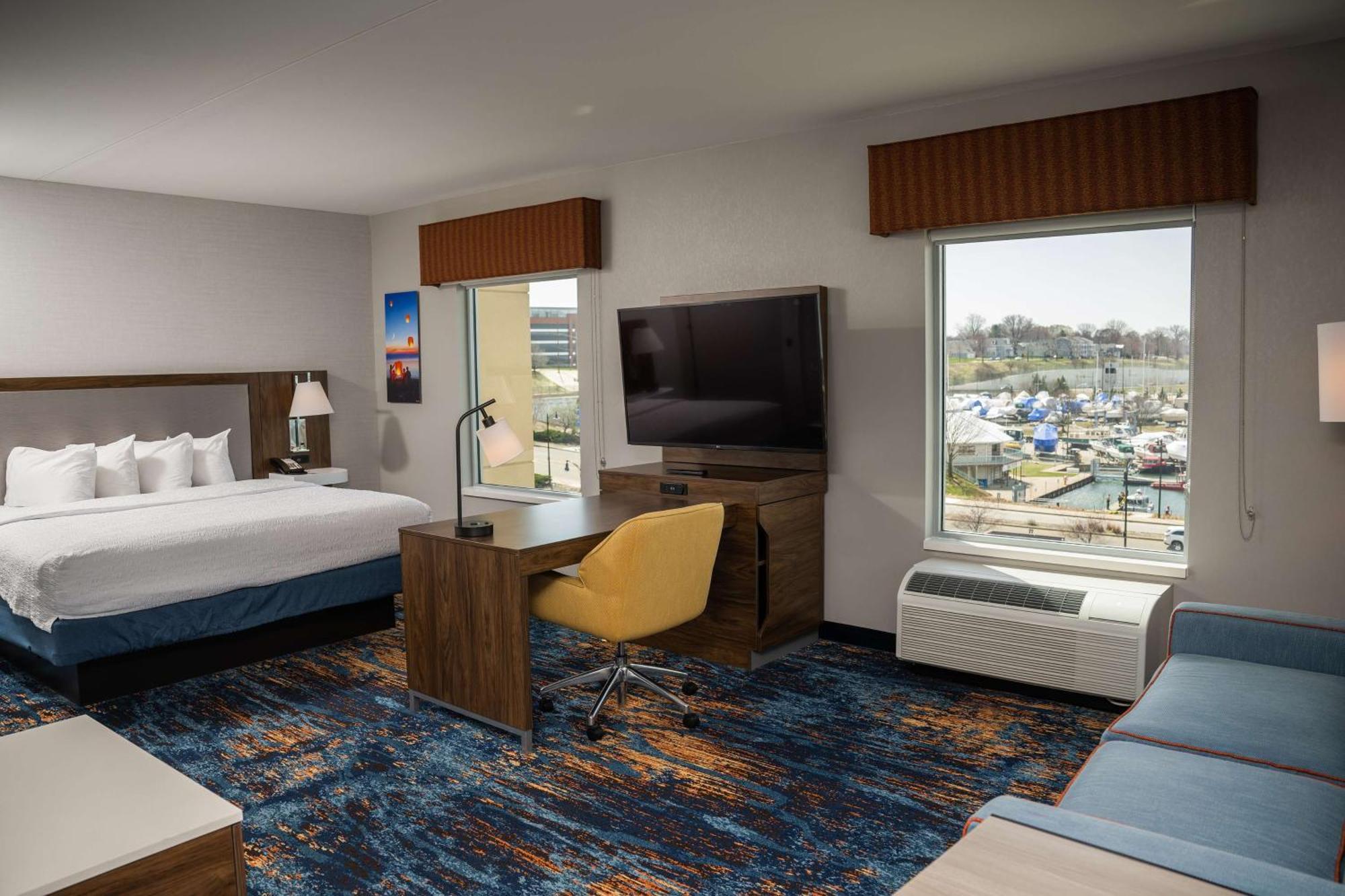 Hampton Inn & Suites Erie Bayfront Exteriör bild