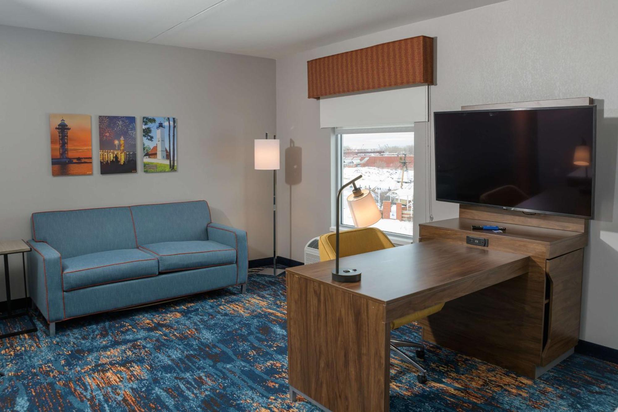 Hampton Inn & Suites Erie Bayfront Exteriör bild