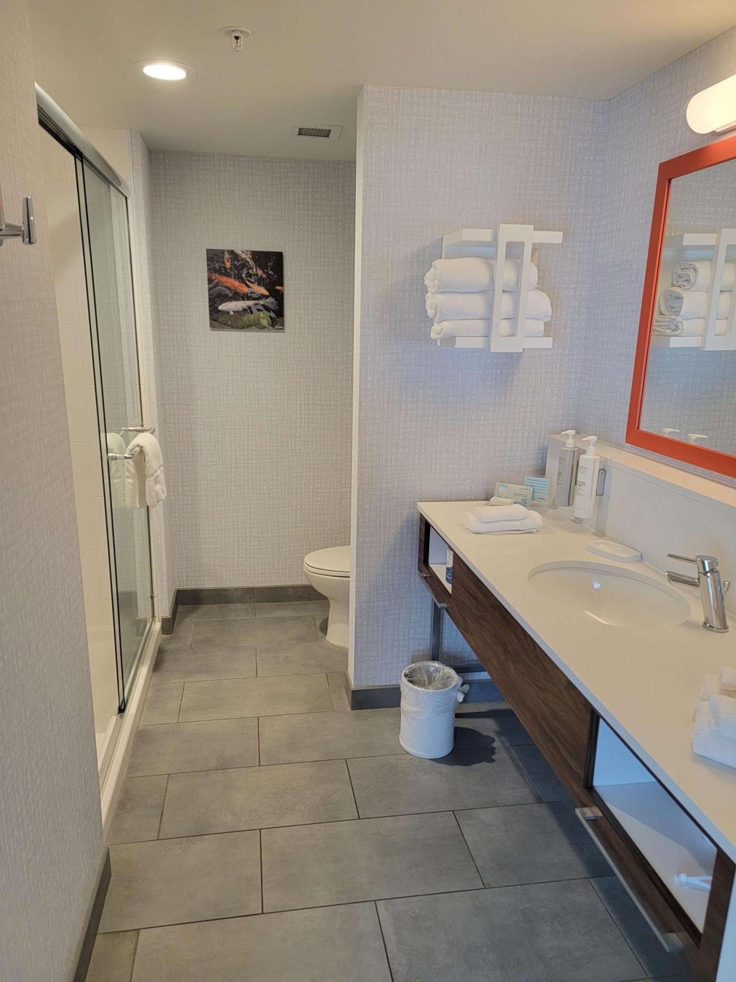 Hampton Inn & Suites Erie Bayfront Exteriör bild