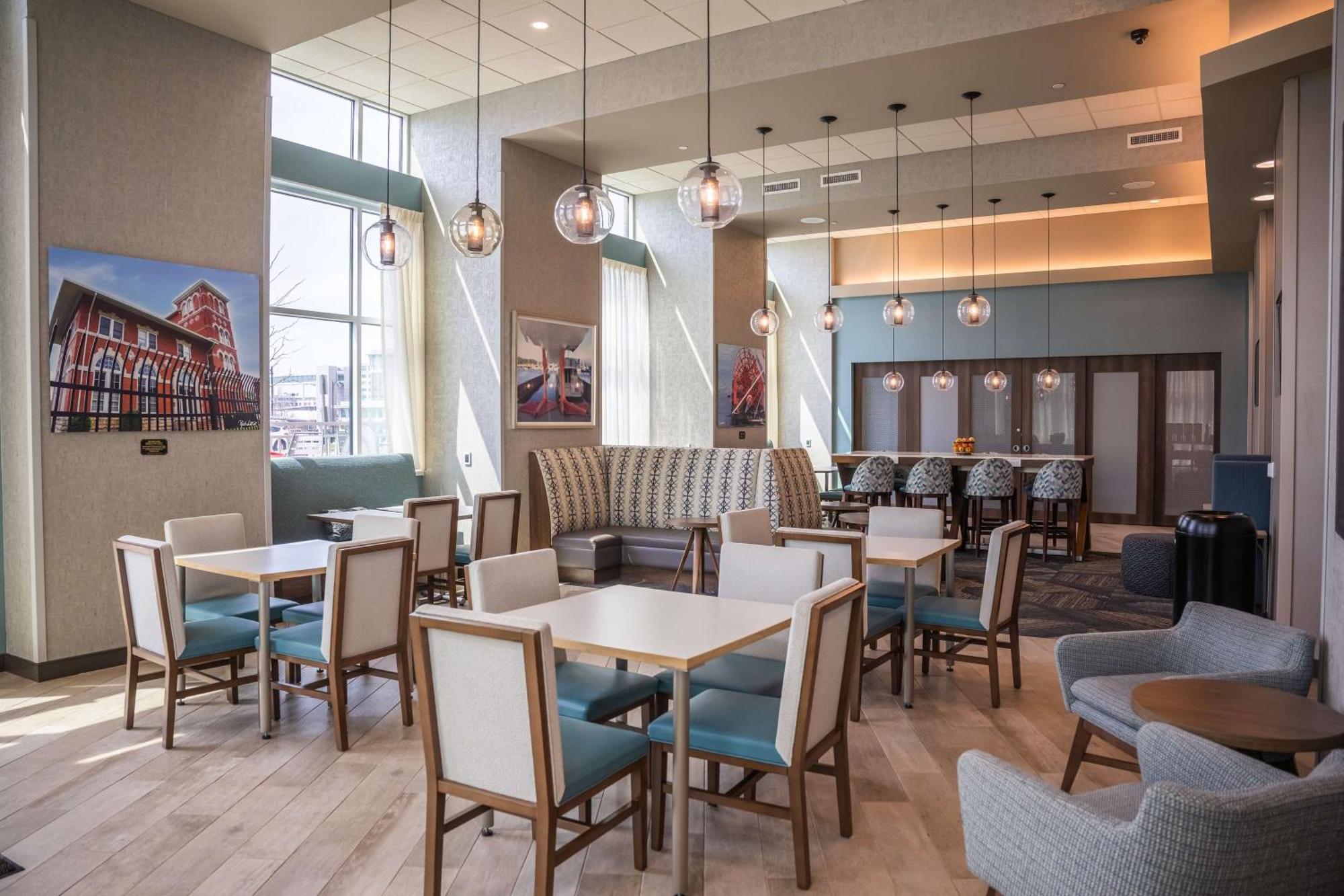Hampton Inn & Suites Erie Bayfront Exteriör bild
