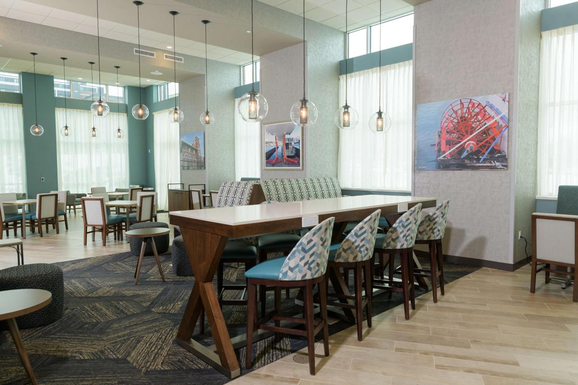 Hampton Inn & Suites Erie Bayfront Exteriör bild
