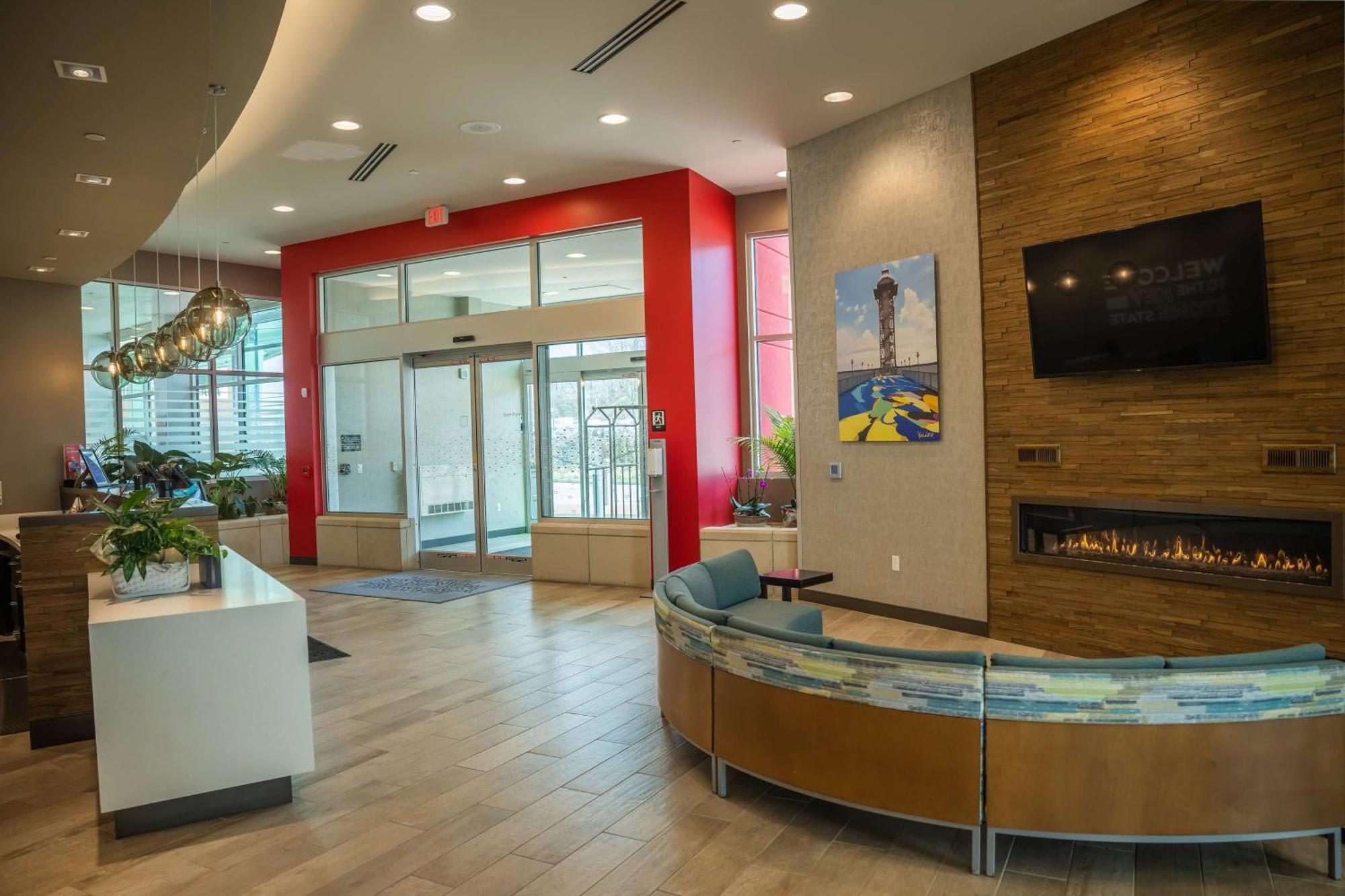 Hampton Inn & Suites Erie Bayfront Exteriör bild
